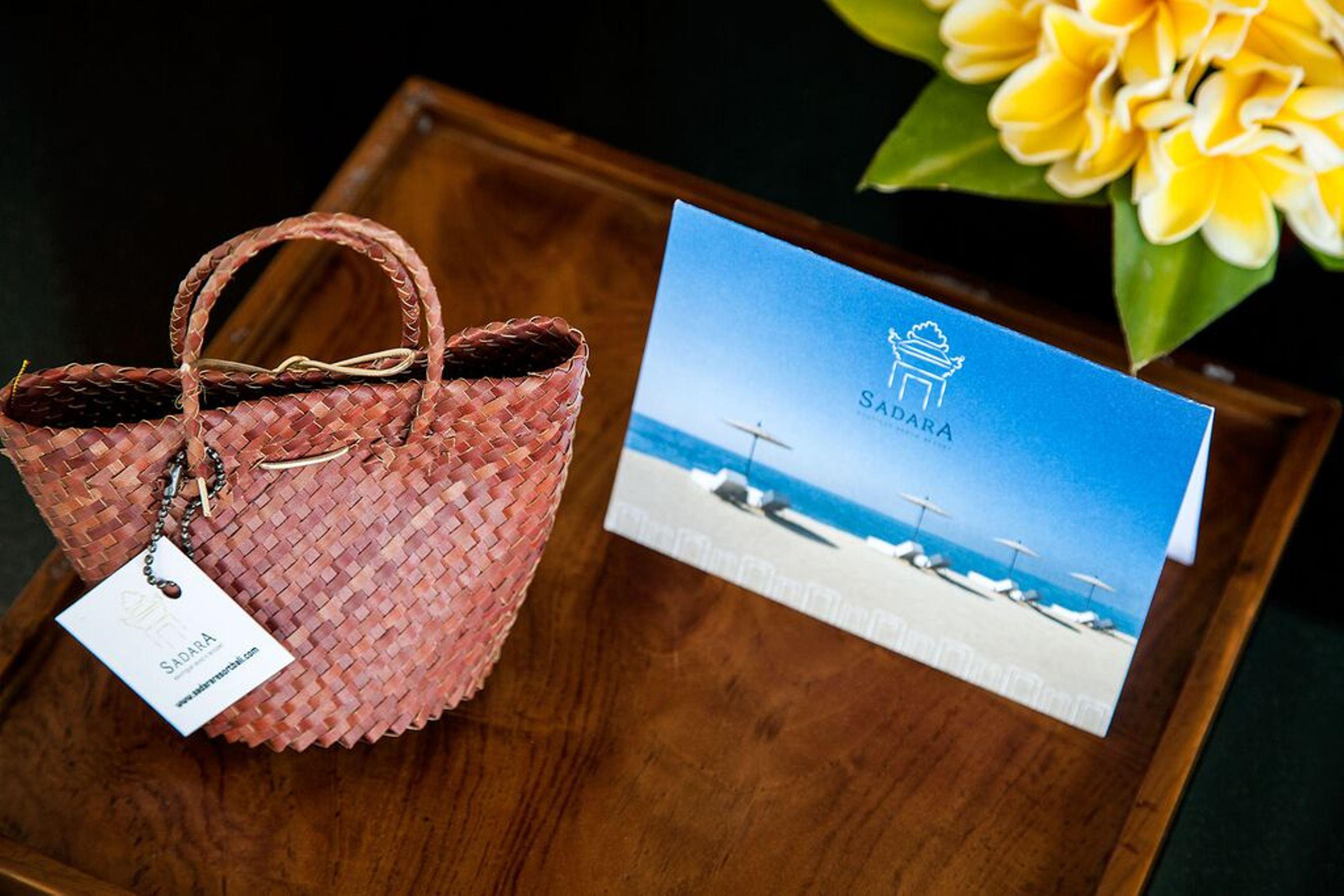 נוסא דואה Sadara Resort מראה חיצוני תמונה A bag and a card from the hotel
