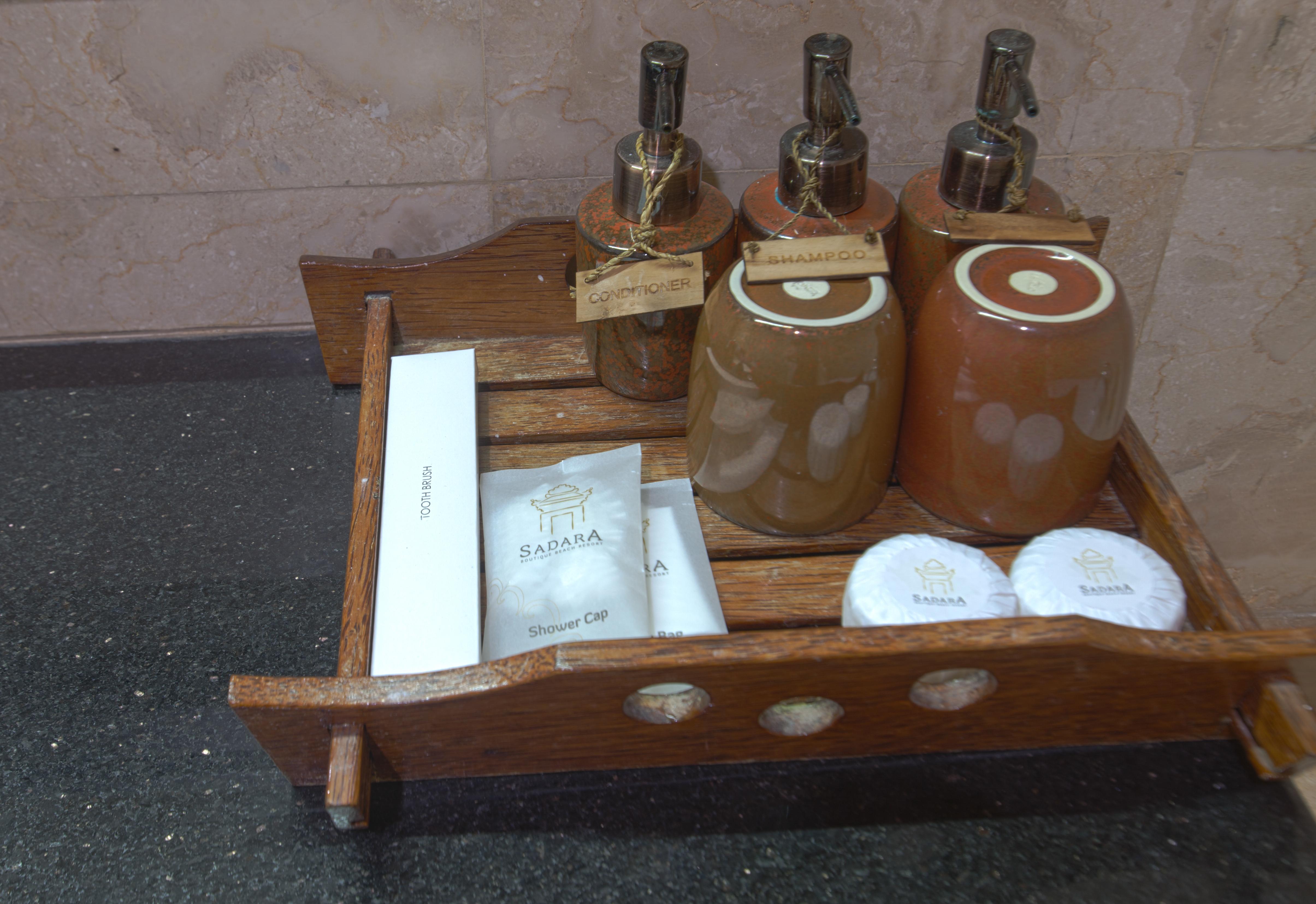 נוסא דואה Sadara Resort מראה חיצוני תמונה Soap and shampoo dispensers in a hotel bathroom